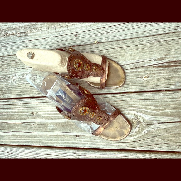 Vaneli Embellished Sandal Gorgeous! - Picture 1 of 10